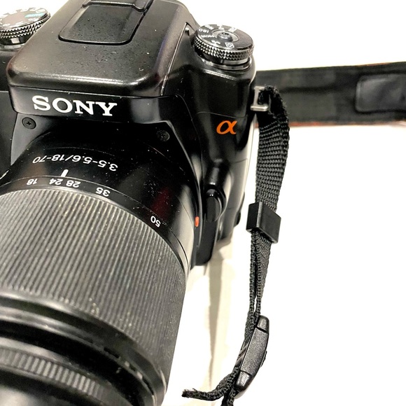 SONY Alpha DSLR A100 Camera - Picture 3 of 9